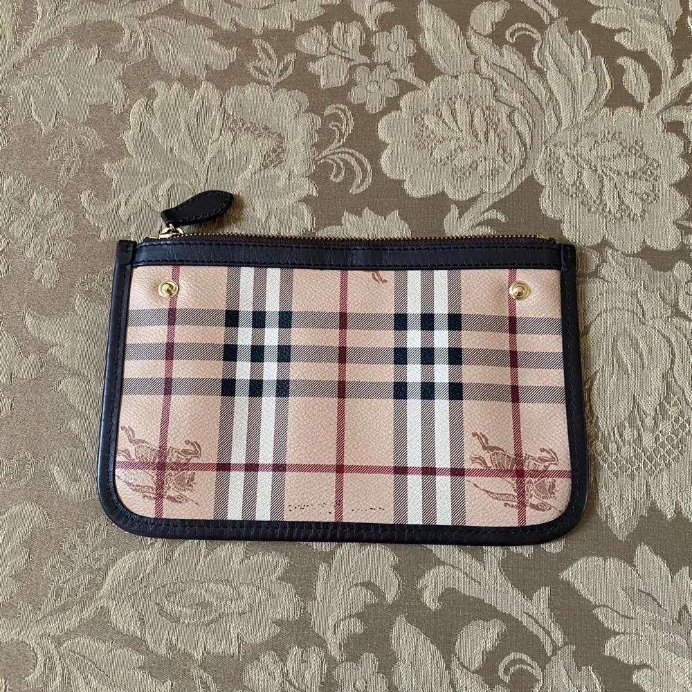 Burberry authentic Nova Check Zip Pouch with Black Trim - Picture 3 of 7